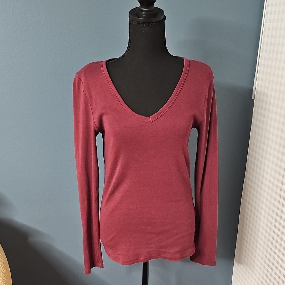 GAP Women's Long Sleeve V-Neck Top - Maroon
